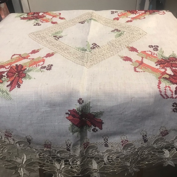 Floral Embroidered Tablecloth - Picture 10 of 10